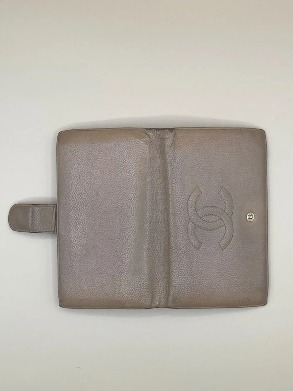 CHANEL Beige Caviar Leather CC Logo French Purse Wallet Kisslock Serial 8795301
